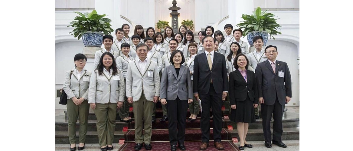 President Tsai meets Youth Ambassador of MOFA